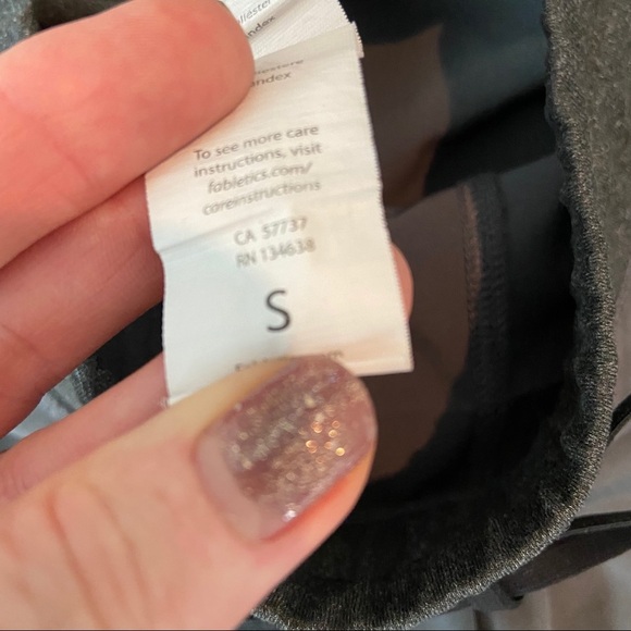 Fabletics Gray Lightweight Capri.  Size Small. EUC - Picture 4 of 13